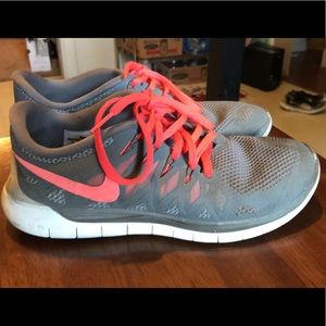 Woman’s Nike free run 5.0 tennis shoe